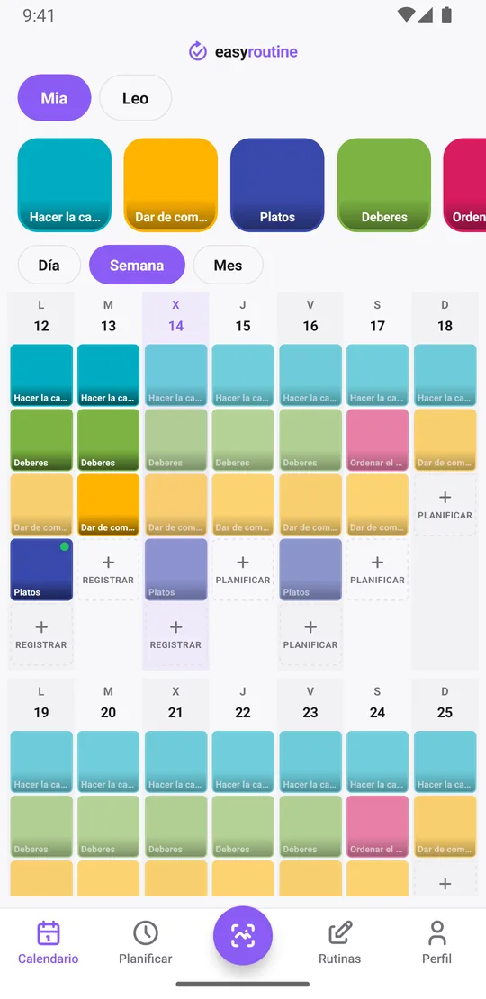 Vista semanal de EasyRoutine de las tareas de Mia con mosaicos de color para las tareas registradas y entradas atenuadas para las planificadas sin registrar