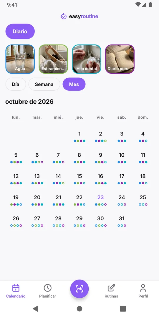 Vista mensual de EasyRoutine de una rutina Diario con puntos de color para agua, estiramientos, hilo dental y diario personal casi todos los días del mes
