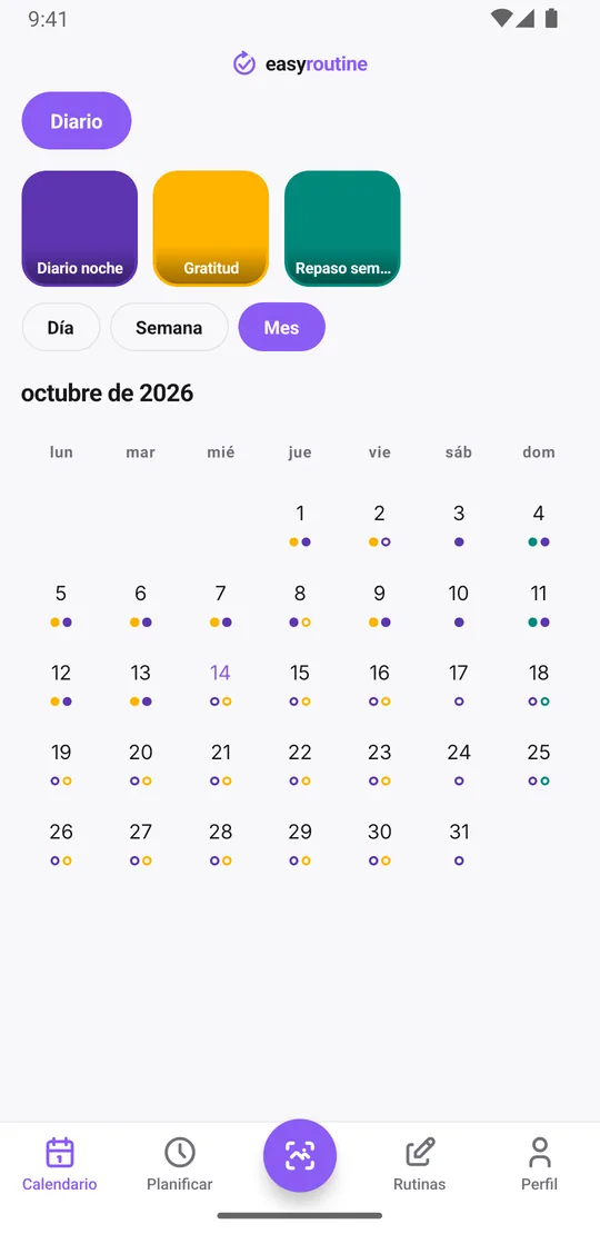 Vista mensual de EasyRoutine de la rutina Diario con puntos morados casi todos los días para el diario de la noche, además de puntos para la gratitud y el repaso semanal