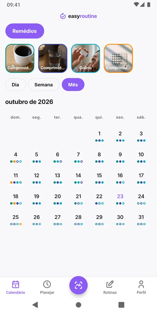 Visualização de mês do EasyRoutine da rotina Remédios com pontos coloridos das doses registradas na maioria dos dias e pontos apagados nos poucos dias passados em que uma dose planejada não foi registrada