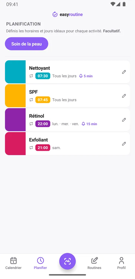 Onglet Planifier d'EasyRoutine listant les activités de soin de la peau avec leurs horaires et rappels : nettoyant chaque matin avec une cloche 5 minutes avant, SPF chaque matin, rétinol lundi, mercredi et vendredi avec une cloche 15 minutes avant, exfoliant le samedi