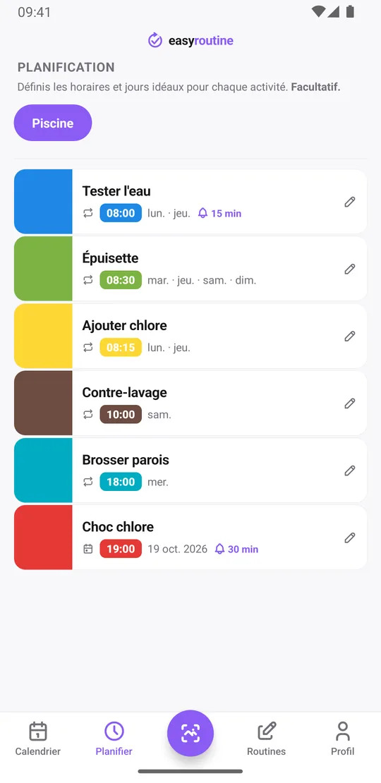 Onglet Planifier d'EasyRoutine listant les tâches de piscine avec leurs plannings : tester l'eau lundi et jeudi avec une cloche de rappel, épuisette quatre jours par semaine, ajouter chlore lundi et jeudi, contre-lavage le samedi, brosser parois le mercredi et choc chlore à sa prochaine date unique, aussi avec une cloche