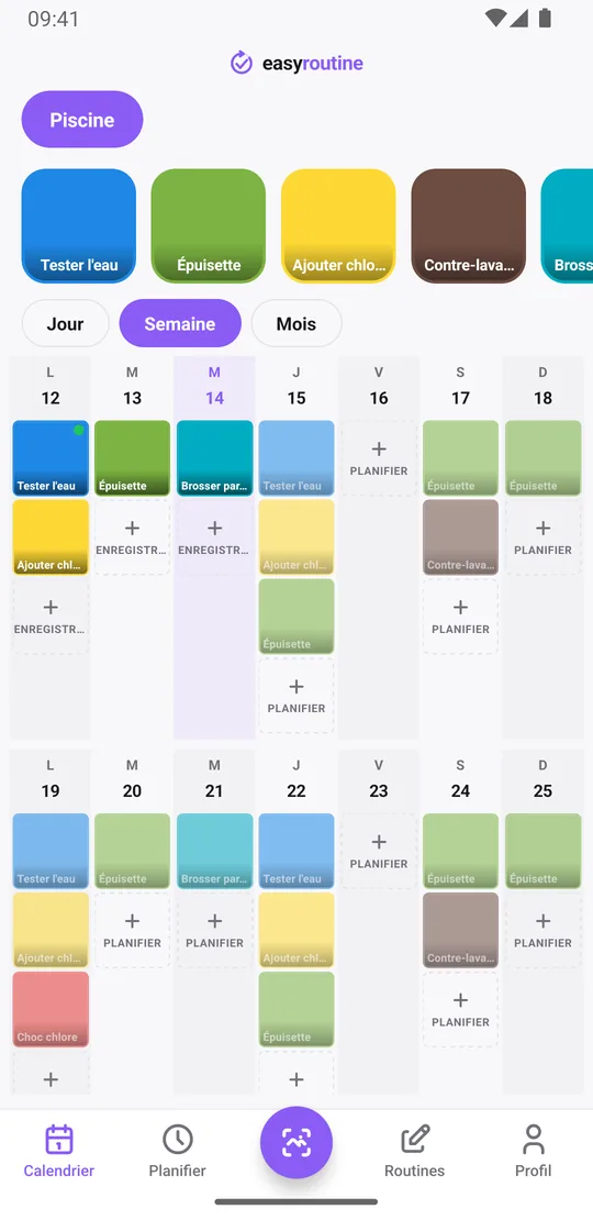 Vue semaine d'EasyRoutine d'une routine Piscine avec des tuiles de couleur pour tester l'eau, épuisette, ajouter chlore, contre-lavage et brosser parois, et des tâches prévues en transparence
